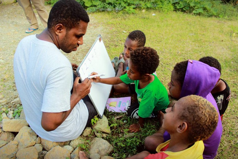 EDUFOR PAPUA: Berikan Kesempatan Anak Papua Mengenyam Pendidikan Lebih Baik