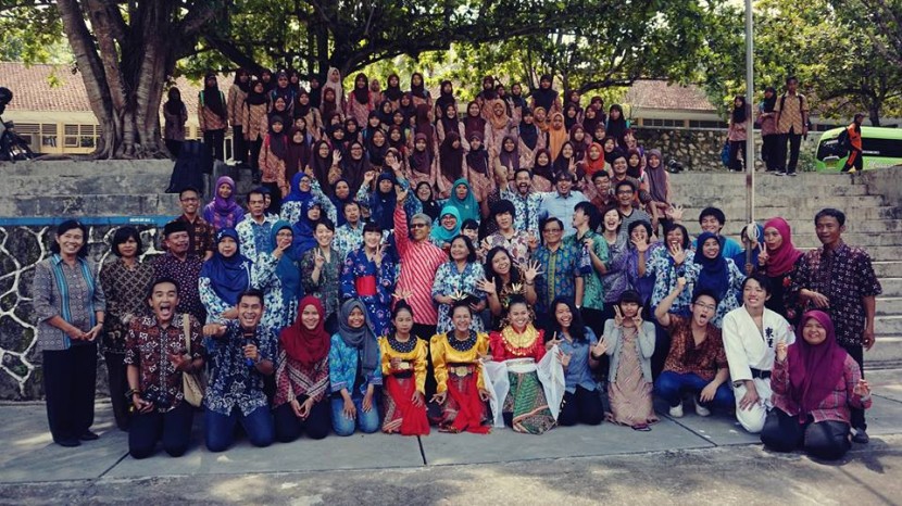 Komunitas Bule Mengajar: Guru Berkimono di Kulon Progo