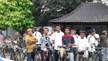 Komunitas Onthel Cirebon Meriahkan Acara Pesona Cirebon