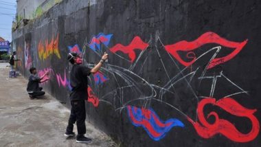 Komunitas Grafiti Warnai Dinding di Kawasan Wisata Kuliner Battembat