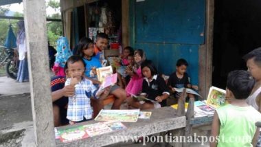 Noken Pustaka Papua: Dari Satu Kampung Ke Kampung Lain, Dengan Noken Penuh Buku