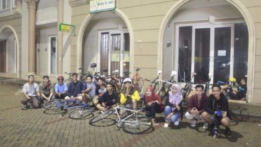 Fixie Fans Bekasi; Bersepeda Keliling Kota Bekasi