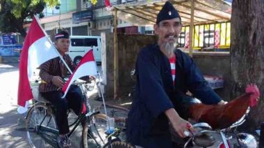 Komunitas Angkringan Onthel Tua (Angkot) Pemalang Rayakan HUT RI dengan Keliling Mataram