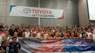 Peringati Hari Veteran, Komunitas Toyota Owners Club Seru-seruan Bareng Veteran Perang Kemerdekaan