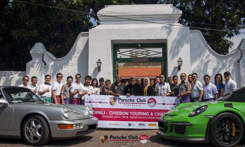 Porsche Club Indonesia (PCI) Gelar Touring & Charity Ke Keraton Kacirebonan