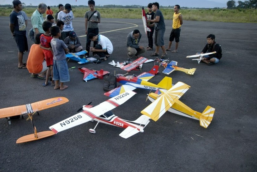 Komunitas Aeromodelling Tulungagung Buat Pesawat Model Sendiri