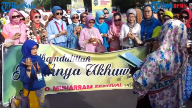 Aksi Komunitas Hijaber Solo Sambut Tahun Baru 1 Muharram 1438 Hijriyah