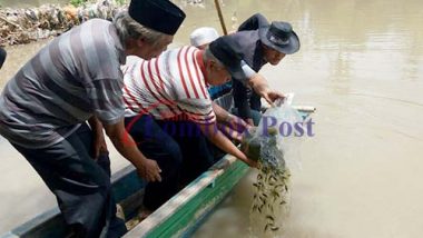 Komunitas Wartawan “toak” Jaga Sungai dengan Gerakan Sejuta Bibit Ikan