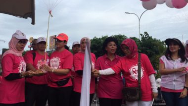 Peringati Hari Kanker Payudara, Komunitas Peduli Kesehatan Payudara (PKP) & Grage Group Gelar “PINK FUN WALK”