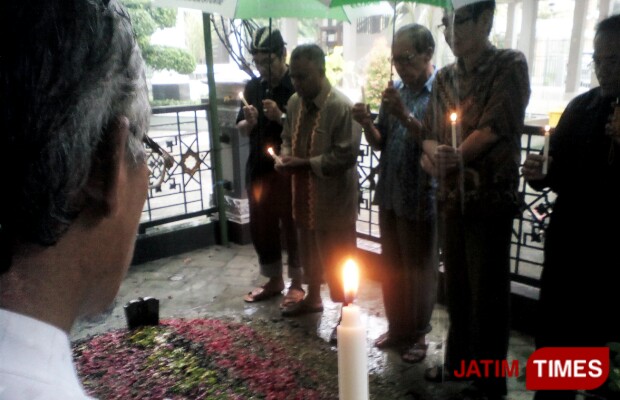Hari Pahlawan, Komunitas Lintas Iman dan Etnis Gelar Doa di Pusara Gus Dur