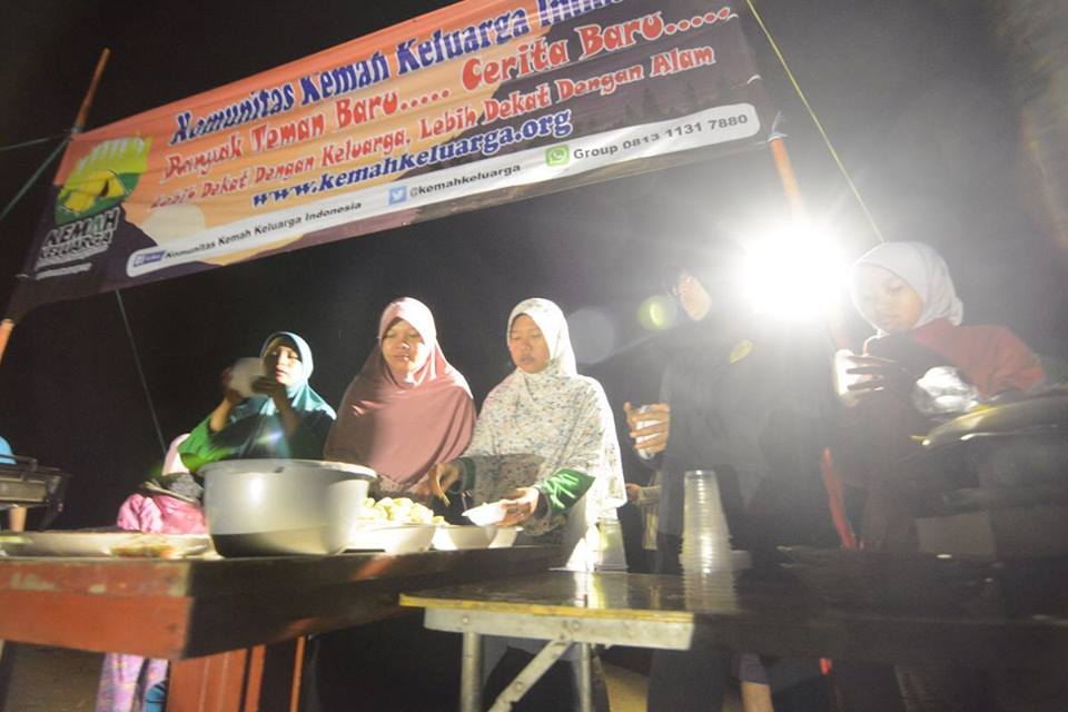 Komunitas Kemah Keluarga Indonesia; Berikan Liburan Asyik 