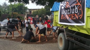 Prihatin Banyak Korban, Auto Club Banten Benahi Jalan Berlubang