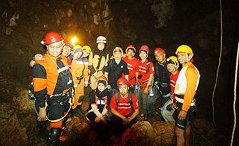 Sukabumi Speleology Society: Pacu Adrenalin Susuri Perut Bumi