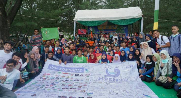 Pungut Sampah Bersama, Sejumlah Komunitas Aceh Peringati Hari Peduli Sampah Nasional