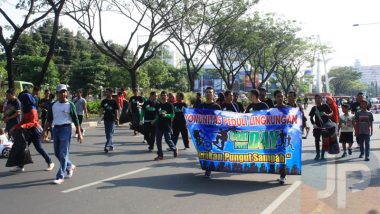 Komunitas Peduli Lingkungan Lakukan Aksi Pungut Sampah di CFD Jalan Pemuda