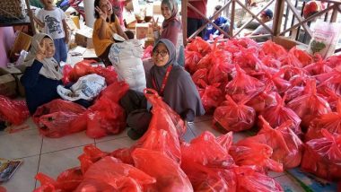 Komunitas Yuk Berbagi (KYB) Sangatta Berbagi Ratusan Paket Sembako Untuk Duafa