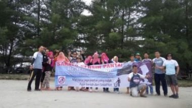 Aksi Kompak Komunitas Sarayo Kerja Bakti Bersihkan Pantai Busung