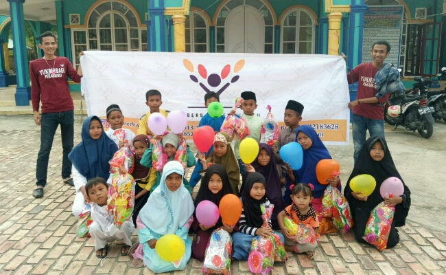 Meriahkan Kemerdekaan, Komunitas Yuk Berbagi Pekanbaru Menghibur Anak- Anak Panti Asuhan