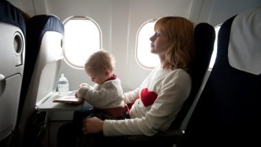 Kiat Aman Bepergian Naik Pesawat Membawa Bayi atau Balita