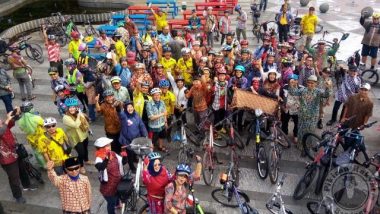 Peringati Hari Batik, Komunitas Bike to Work Bandung Gelar Gowes Berbatik