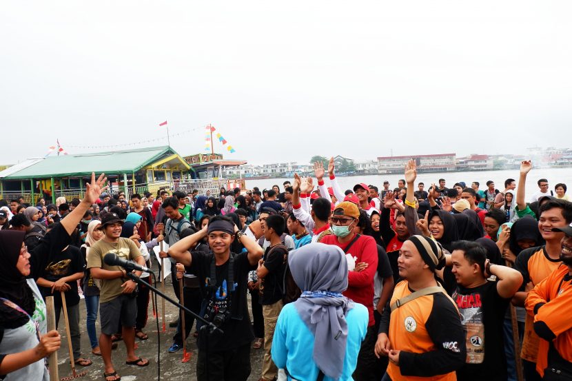 Sejumlah Komunitas Pontianak Bergerak Bersama Dalam Aksi Indonesia Clean Up Day