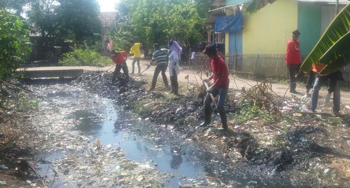 Cegah Banjir, Komunitas Masyarakat Peduli Lingkungan Sungai (MPLS) Bersihkan Sungai