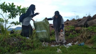 Sukseskan Sail Sabang 2017, Komunitas Banda Aceh Lakukan Aksi Bersih Pantai & Tanam Pohon