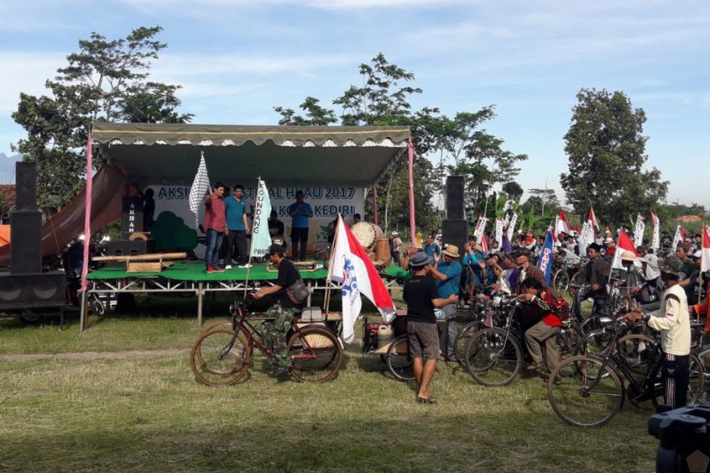 Komunitas Pecinta Sepeda  Tua Di  Kediri  Ramaikan Festival 