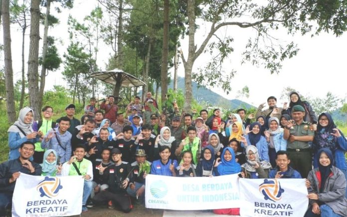 Puluhan Pemuda dari Lintas Komunitas Garut Berkolaborasi Dalam Penanaman 3000 Pohon