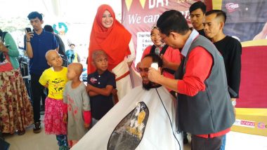 Aksi Plontos Sejumlah Komunitas Aceh Warnai Peringatan Hari Kanker Sedunia 2018