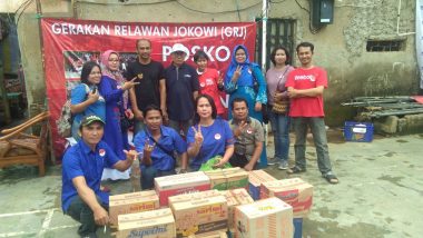 Gerakan Relawan Jokowi (GRJ) DPC Jakarta Timur Beri Bantuan Korban Banjir