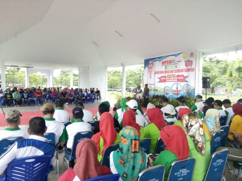 Rintara Jaya Sulawesi Tenggara Bagikan Pesan Peduli Sampah di Peringatan HPSN Kota Baubau