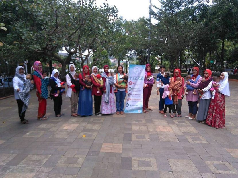 Komunitas Semarang Babywearers: Kampanyekan Cara Menggendong Anak yang Benar