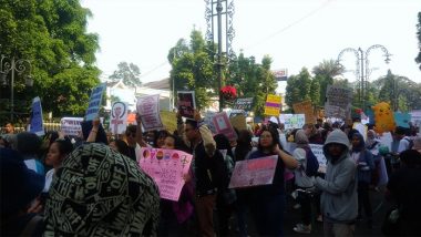 Ragam Komunitas Ikuti Women’s March Bandung Suarakan Hak-Hak Perempuan