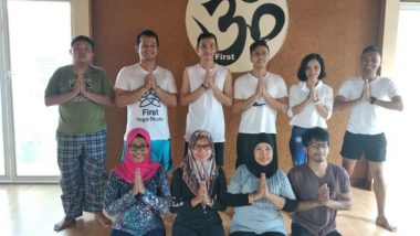 Yoga Cirebon Charity: Hidup Sehat Dengan Berbagi