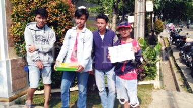 Komunitas Pemuda Batak Cilodong Berjualan Makanan Untuk Menggalang Dana