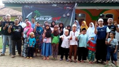 Veloz Com­munity Chapter Subang Berbagi Sembako Untuk Warga Desa Kawunganten