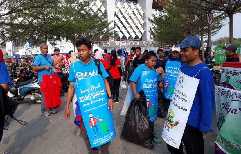 Komunitas Clean The City Ikut Bersihkan Stadion Wibawa Mukti