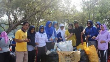 Komunitas Trash Hero Luwu Bikin Pantai Karasuli jadi Kinclong