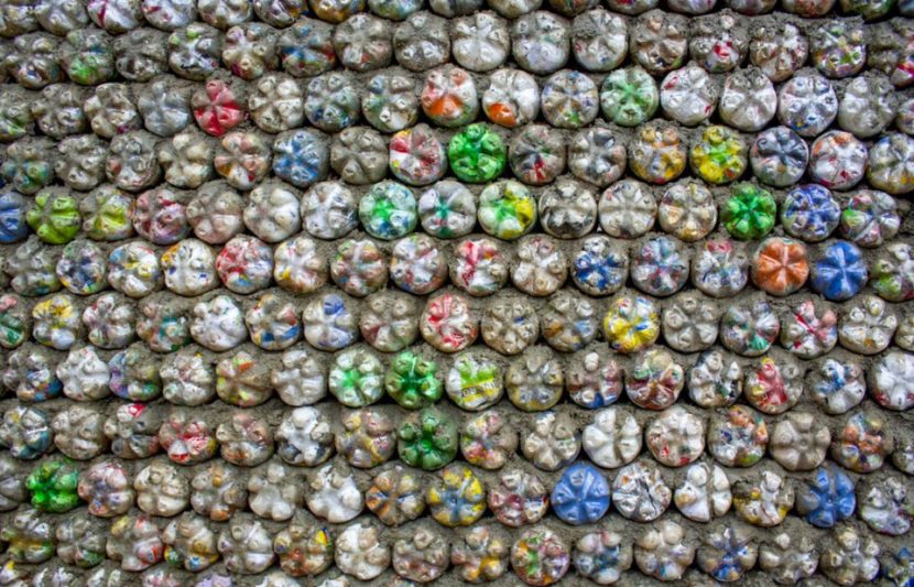 Eco-bricks: Dinding Botol Plastik! Solusi Rancangan Murah dengan Material Daur Ulang Ramah Lingkungan