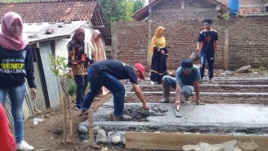 Komunitas Semut Purbalingga Rehab Rumah Mbah Madikhwan