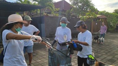 Dog Owners Taman Nuansa Tjampuhan Gotong Royong Bersihkan Kotoran Anjing dan Sampah Plastik
