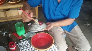 Komunitas Satya Bali Kreatif Sulap Limbah Kertas Jadi Souvenir Nikahan