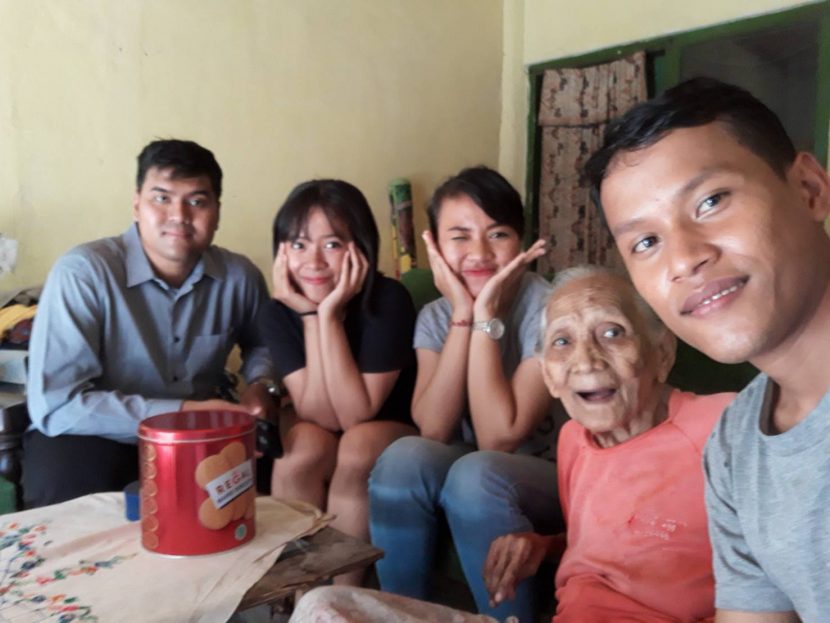 Jenguk dan Rawat Nenek Ubud, Komunitas KNB Berbagi Kebahagiaan