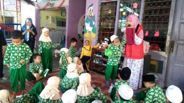 Hari Dongeng Sedunia, Komunitas Kampung Dongeng Seloko Mendongeng di Hadapan Anak-anak TK Az-Zahra