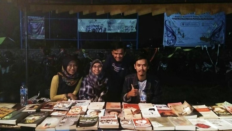 Membangun Minat Baca Bersama Komunitas Pecandu Buku Bandung