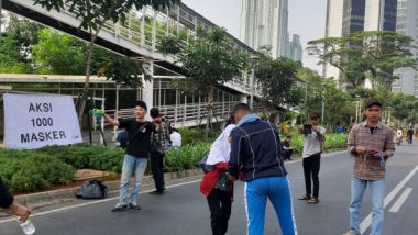 Sindir Polusi Jakarta, Komunitas Pendaki Gunung Bagikan 1.000 Masker di CFD