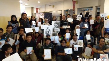 Komunitas Bandung Sketchwalk Gelar Menggambar Gundala Bersama