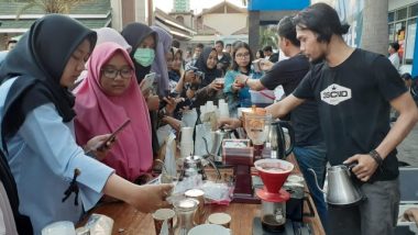 Komunitas Barista di Cirebon Bagikan Ratusan Kopi Gratis