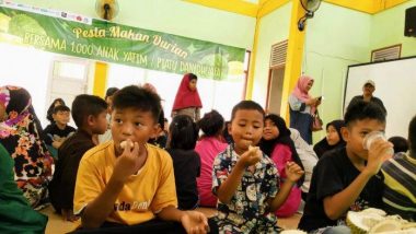 Kolaborasi Komunitas di Pontianak Ajak Ratusan Anak Yatim Piatu dan Dhuafa Makan Durian Bersama